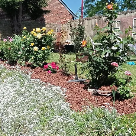 Alojamento de Acomodação e Pequeno-almoço Chez Alex' Dozulé