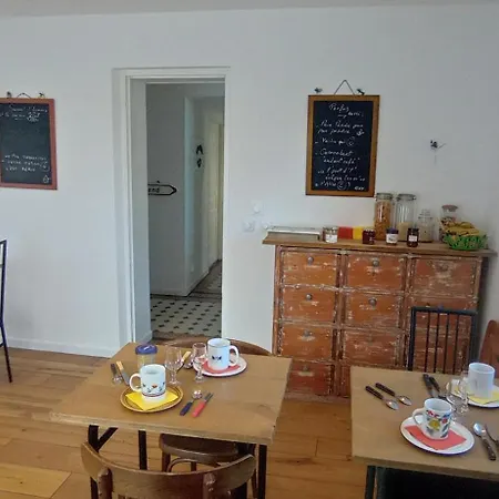 Chez Alex' Alojamento de Acomodação e Pequeno-almoço 3*