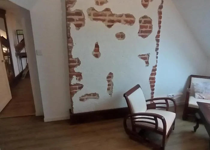 לינה וארוחת בוקר Chez Alex'