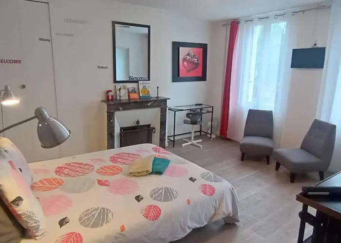 Chez Alex' לינה וארוחת בוקר 3*